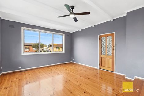 Property photo of 8 Fidge Crescent Breakwater VIC 3219