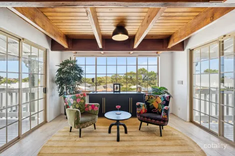 Property photo of 8 Curl Court Kallaroo WA 6025