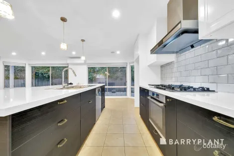 Property photo of 8 Featherpark Terrace South Morang VIC 3752