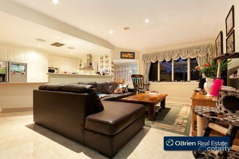 Property photo of 1 Pineview Court Narre Warren South VIC 3805