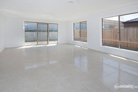 Property photo of 30 Meadowlea Crescent Pakenham VIC 3810
