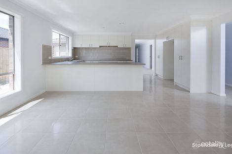 Property photo of 30 Meadowlea Crescent Pakenham VIC 3810