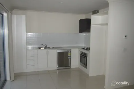 Property photo of 33/11 Hawk Avenue Pakenham VIC 3810