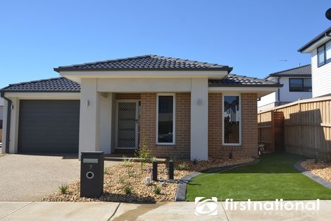 7 Hut Rd, Clyde North, VIC 3978