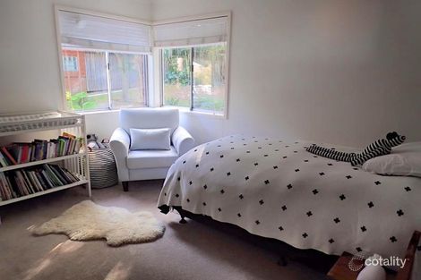 Property photo of 16 Nardoo Crescent Thirroul NSW 2515