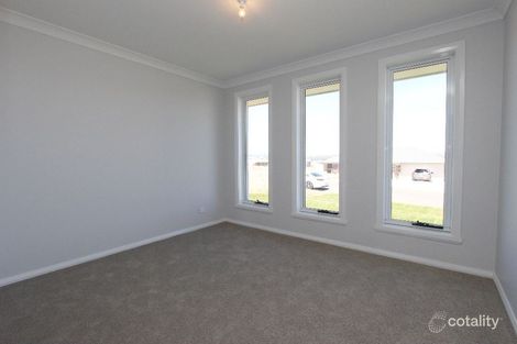 Property photo of 28 McGillan Drive Kelso NSW 2795