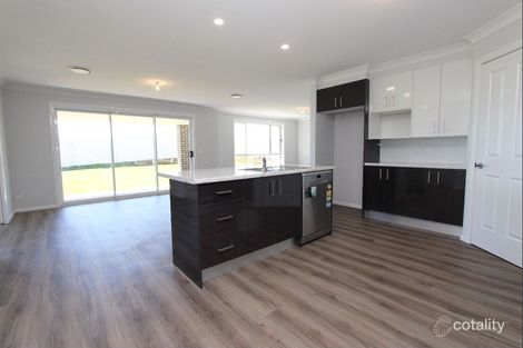 Property photo of 28 McGillan Drive Kelso NSW 2795