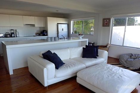 Property photo of 16 Nardoo Crescent Thirroul NSW 2515