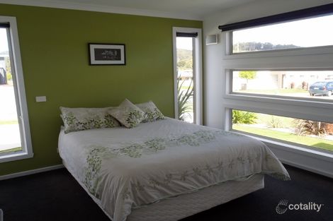Property photo of 15 Berkshire Parade Penguin TAS 7316