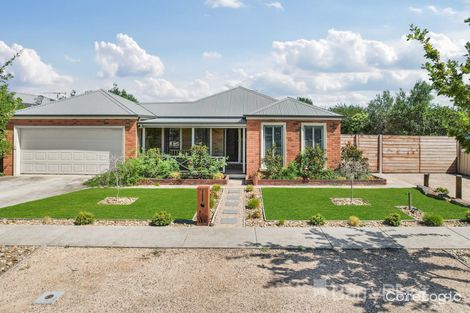 Property photo of 25 Royal Oaks Drive Tarneit VIC 3029