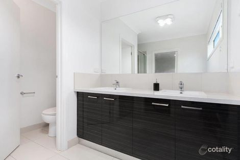 Property photo of 1 Wordsworth Court Drouin VIC 3818