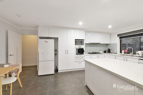 Property photo of 4 Hakea Place Meadow Heights VIC 3048