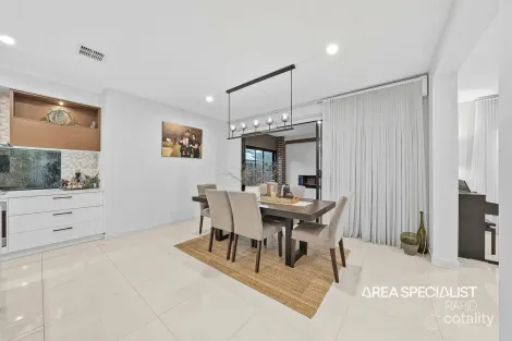 Property photo of 9 Lysanne Crescent Berwick VIC 3806