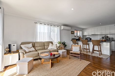 Property photo of 2 Parrot Court Carrum Downs VIC 3201
