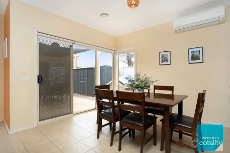 Property photo of 8 Millstream Way Caroline Springs VIC 3023