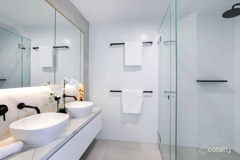 Property photo of 202/10 Third Avenue Palm Beach QLD 4221
