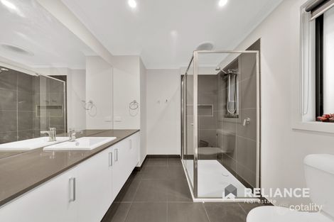 Property photo of 2 Referee Way Tarneit VIC 3029