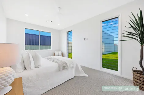 Property photo of 21 Lugano Street Ashfield QLD 4670