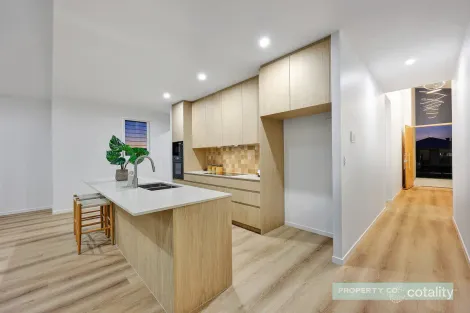 Property photo of 21 Lugano Street Ashfield QLD 4670