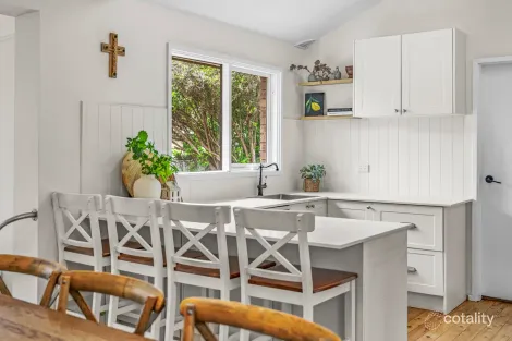 Property photo of 8 Thurlow Close Bolwarra NSW 2320