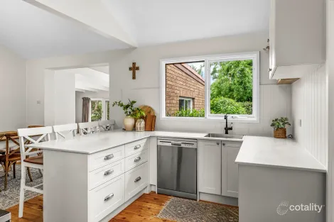 Property photo of 8 Thurlow Close Bolwarra NSW 2320