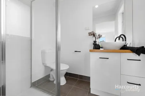 Property photo of 1/30 The Parkway Caroline Springs VIC 3023