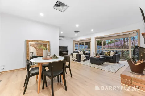 Property photo of 10 Michael Court Berwick VIC 3806