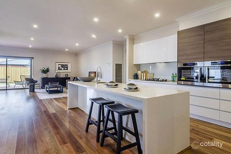 Property photo of 47 Omeara Crescent Cranbourne East VIC 3977