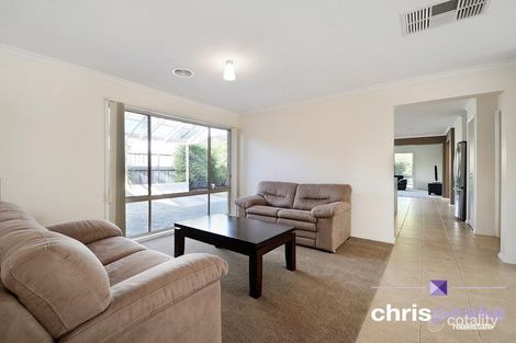 Property photo of 27 Glenmaggie Close Berwick VIC 3806