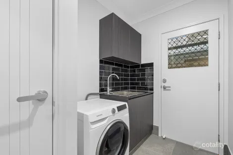 Property photo of 82 Ashwood Circuit Chambers Flat QLD 4133