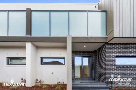 Property photo of 1 Ventral Walk Mooroolbark VIC 3138