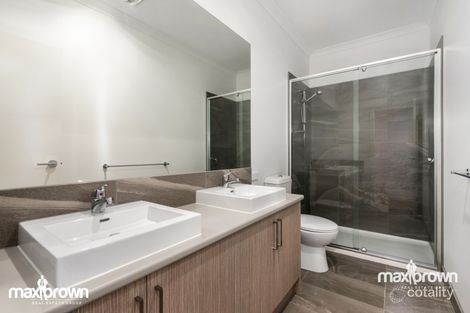 Property photo of 1 Ventral Walk Mooroolbark VIC 3138