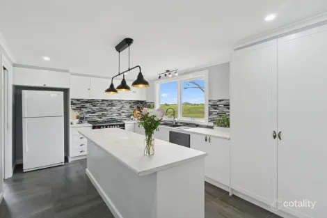 Property photo of 2845 Princes Highway Pomborneit VIC 3260