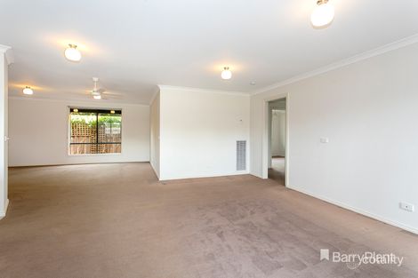 Property photo of 2/11 Templeton Crescent Pakenham VIC 3810