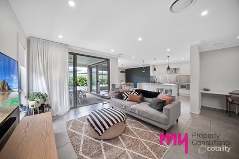 21 Bowen Cct, Gledswood Hills, NSW 2557