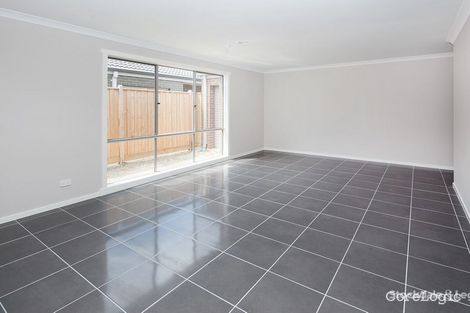 Property photo of 34 Meadowlea Crescent Pakenham VIC 3810