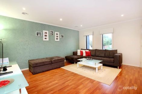 Property photo of 7 Braeside Walk Caroline Springs VIC 3023