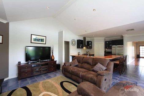 Property photo of 27 Kinsale View Berwick VIC 3806