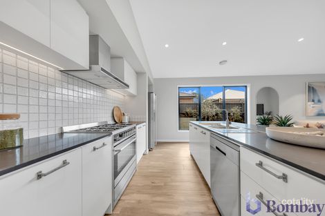 Property photo of 7 Eremophila Circuit Craigieburn VIC 3064
