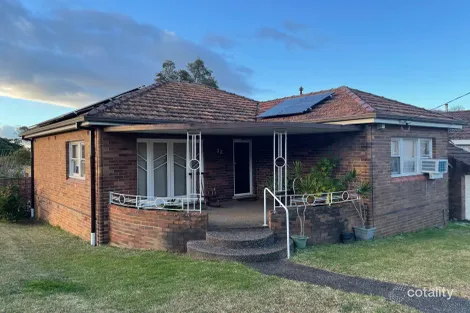 32 BUNGALOW RD, PEAKHURST, NSW 2210