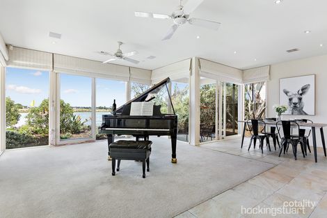 Property photo of 2 Sapphire Close Point Cook VIC 3030