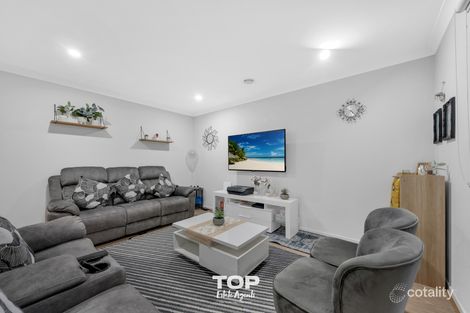 Property photo of 21 Hallyburton Drive Clyde North VIC 3978