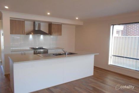 Property photo of 5 Stark Circuit Cranbourne East VIC 3977