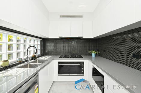 Property photo of 4/11-13 Marsh Parade Casula NSW 2170