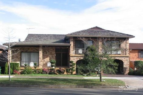 30 Berry St, Prairiewood, NSW 2176