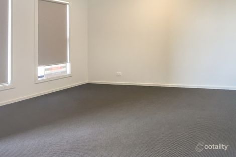 Property photo of 14 Allunga Way Werribee VIC 3030