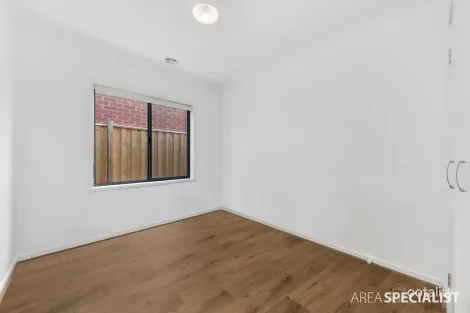 Property photo of 35 Dandelion Crescent Rockbank VIC 3335