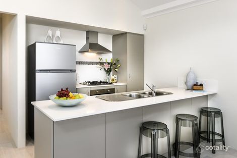 18 Erie Lane, Lake Coogee, WA 6166