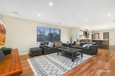 Property photo of 2 Yorkshire Drive Cranbourne North VIC 3977