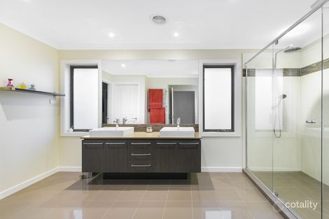 Property photo of 2 Yorkshire Drive Cranbourne North VIC 3977